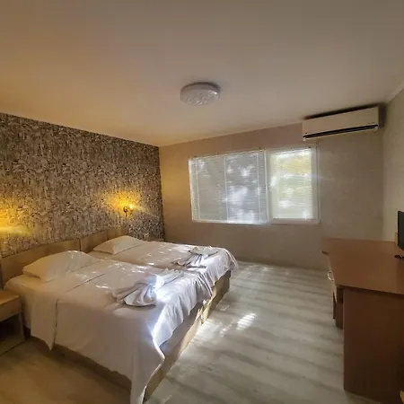 Hotel Hipodruma & Pool