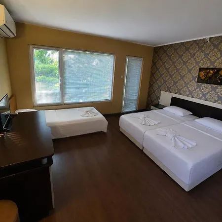 Hipodruma & Pool Hotel
