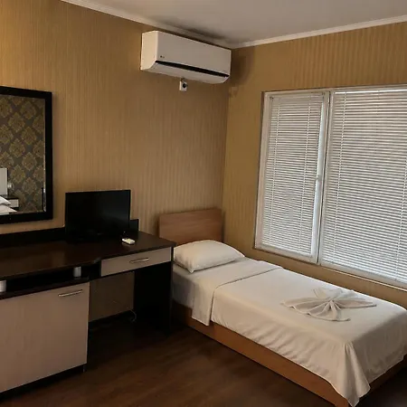 Hotel Hipodruma & Pool *